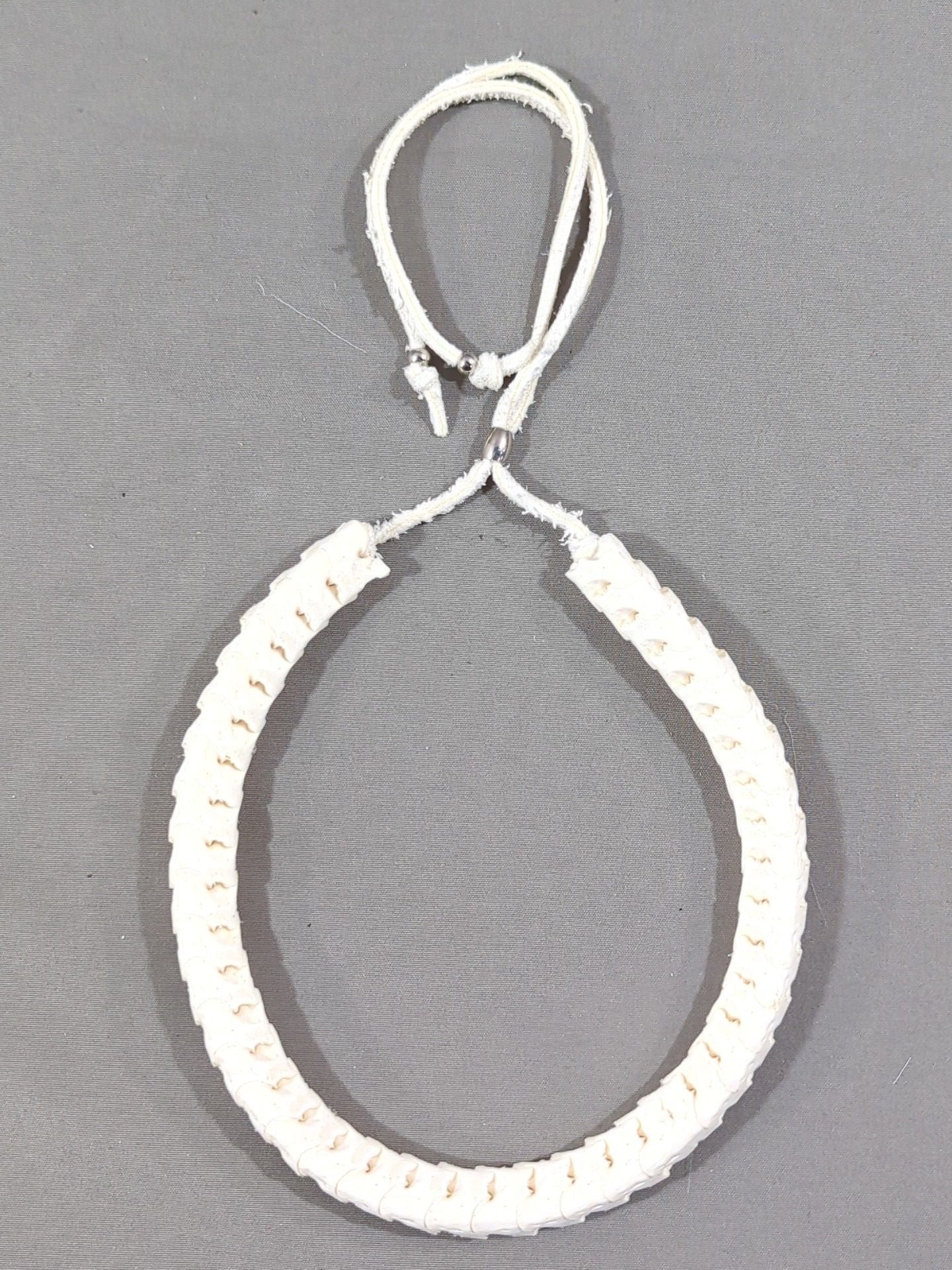 ★ ★ ARISTRIST Python Bone Necklace (White)