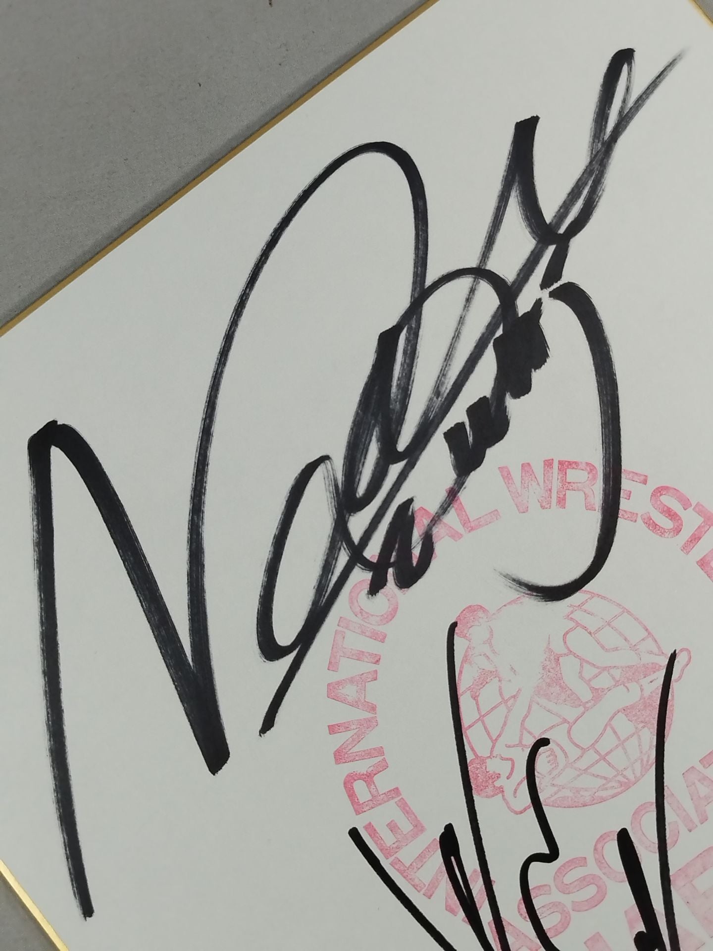 荒谷信孝＆ジ・ウィンガー＆中牧昭二(IWA JAPAN専用色紙)