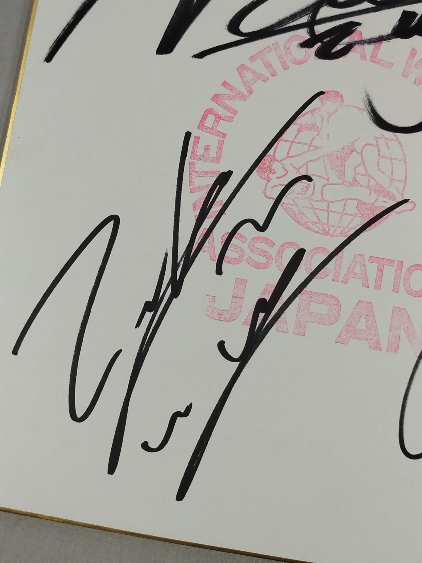 荒谷信孝＆ジ・ウィンガー＆中牧昭二(IWA JAPAN専用色紙)