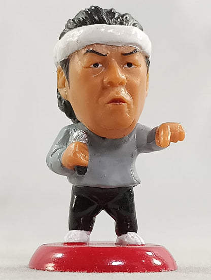 Riki Choshu  (B) Right hand microphone