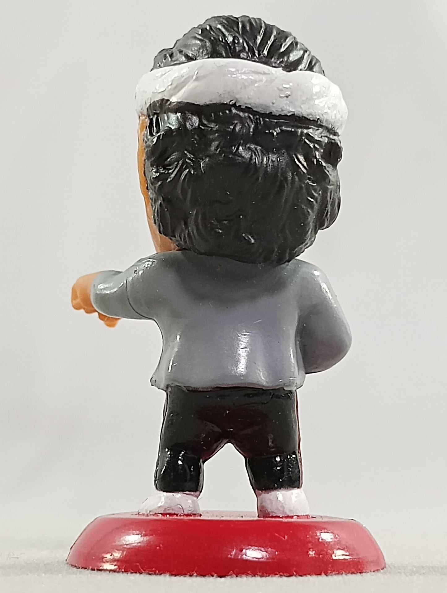 Riki Choshu  (B) Right hand microphone