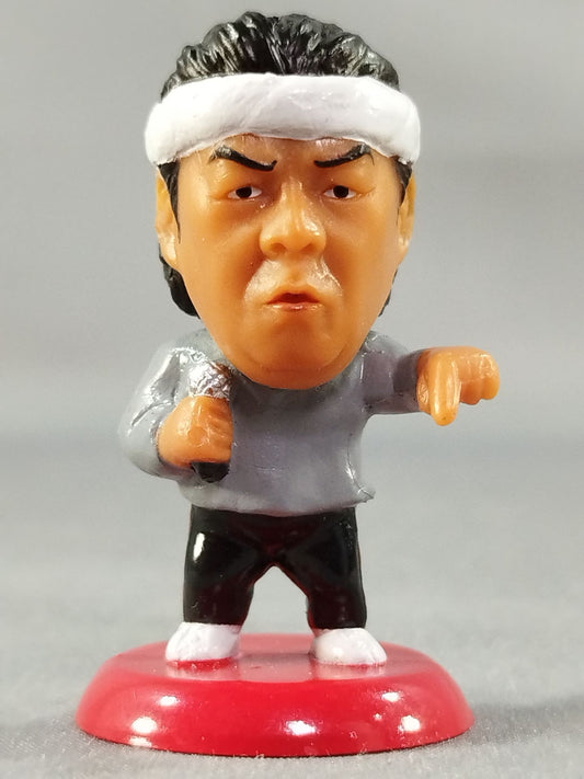 Riki Choshu  (B) Right hand microphone