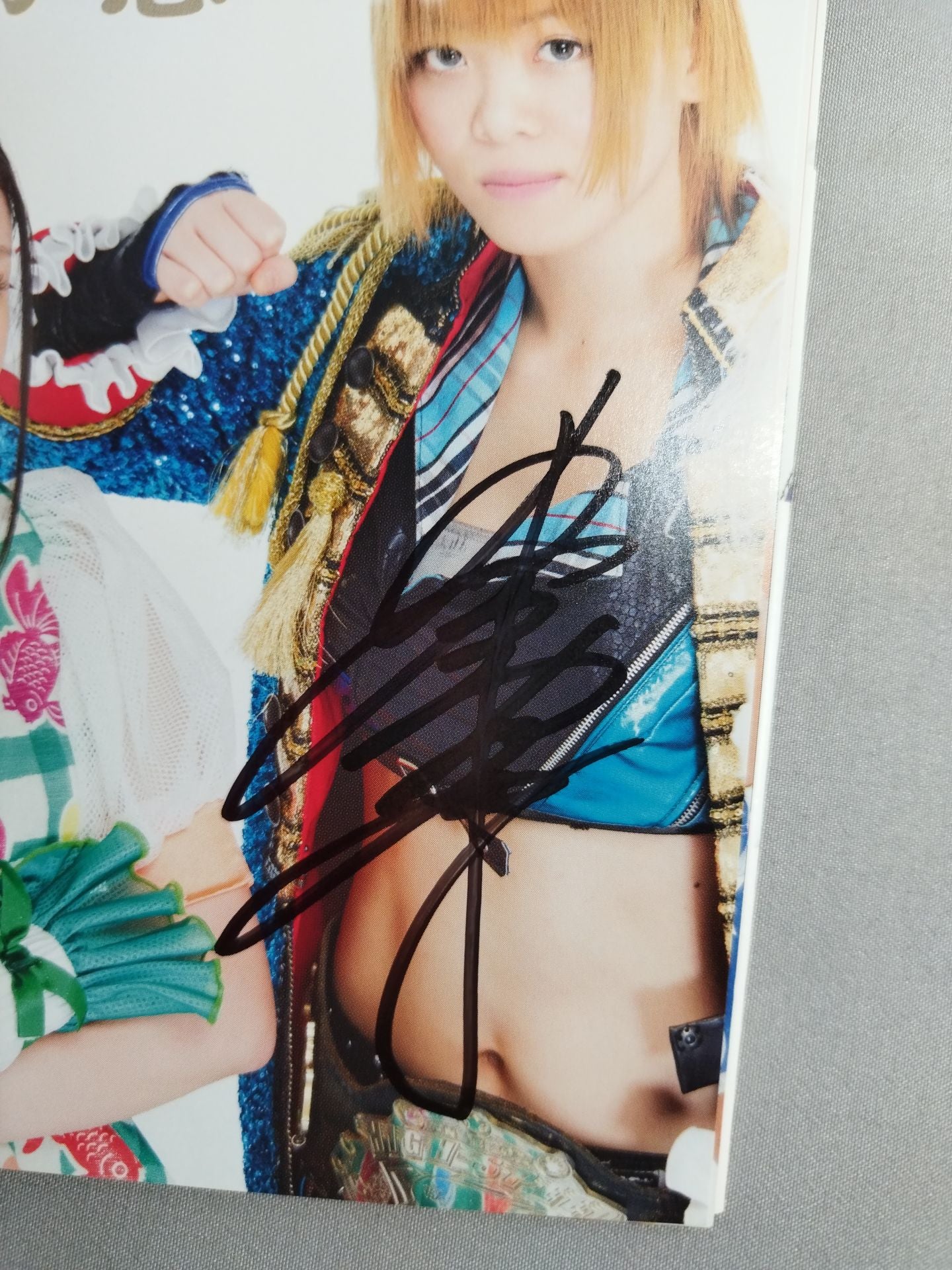 【Mayu Iwatani  hand signed autograph 】ももクロ×Pro Wrestling 