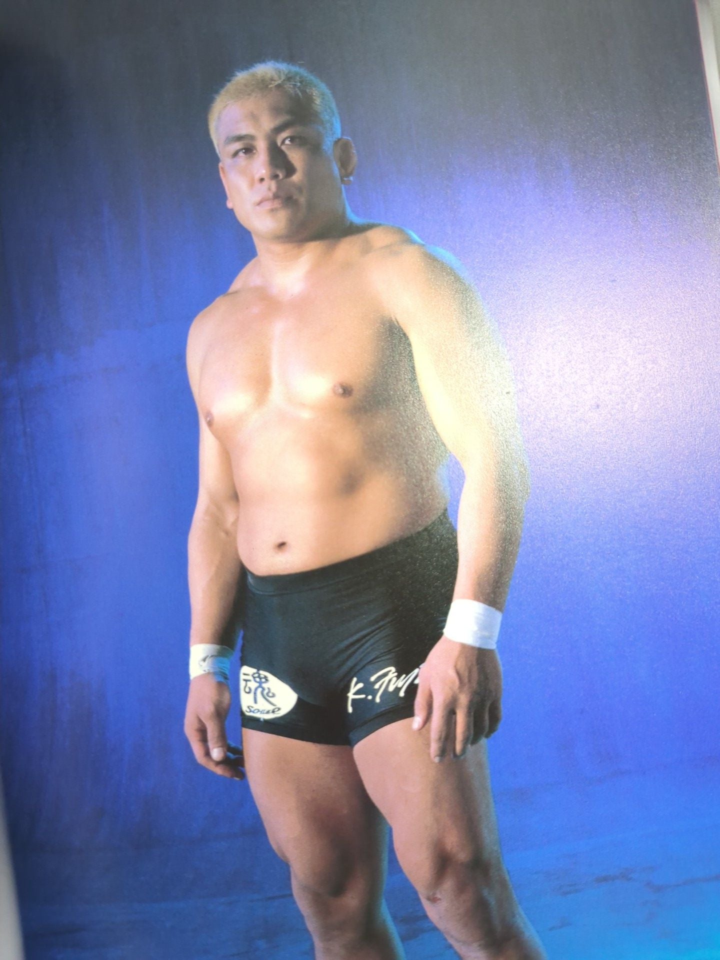 値下げ[サイン！初版！美本]格闘男　荒木経惟vs11人のプロレスラー　アラーキー 4選手直筆サイン入り】格闘男 荒木経惟vs11人のプロレスラー