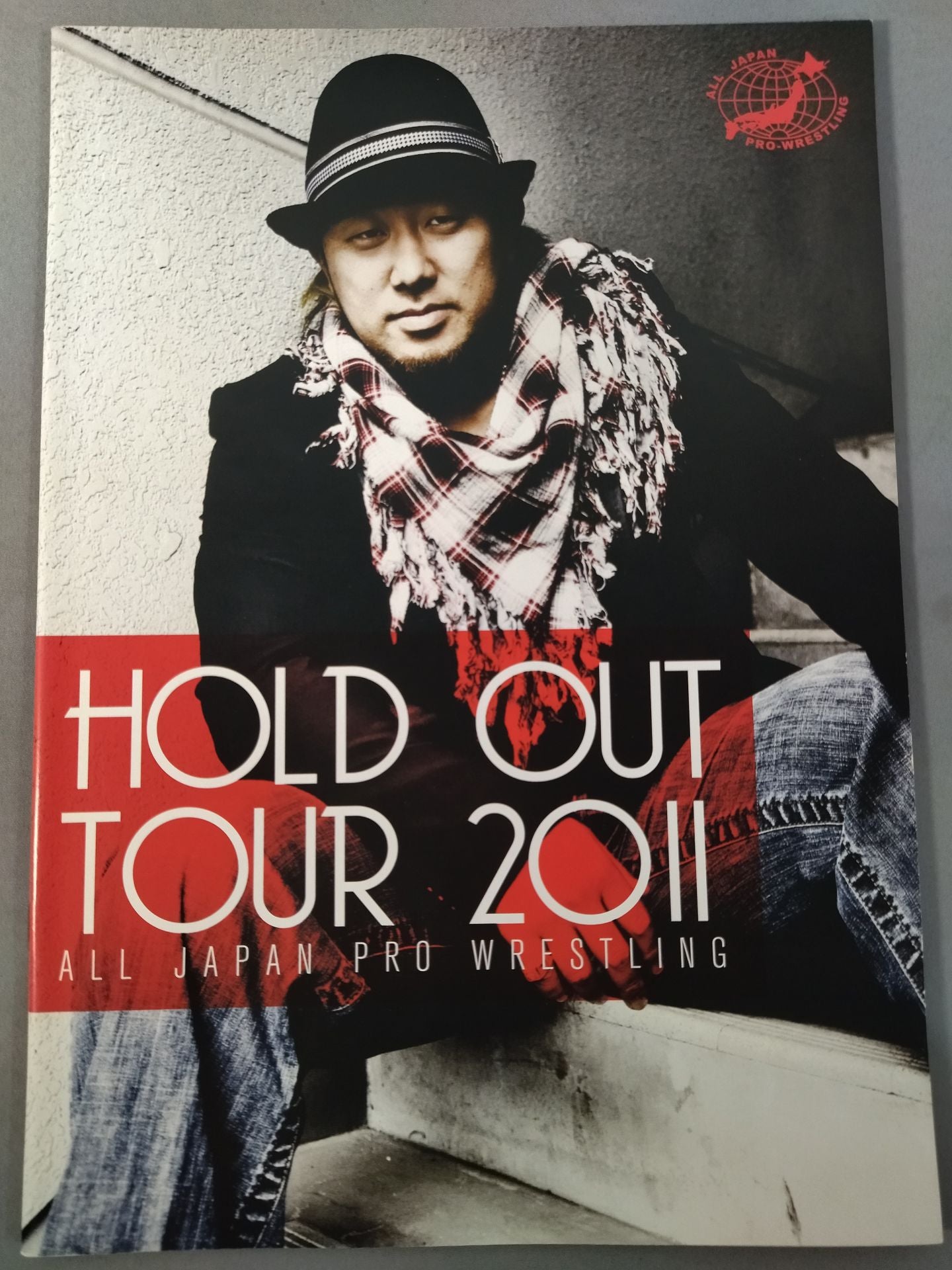 【KAI hand signed autograph 】2011 Holdout Tour / HOLD OUT TOUR 2011