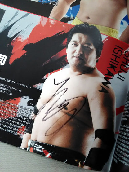 [3 fighters hand signed autograph Union Pro Wrestling  Official Guidebook Vol.2