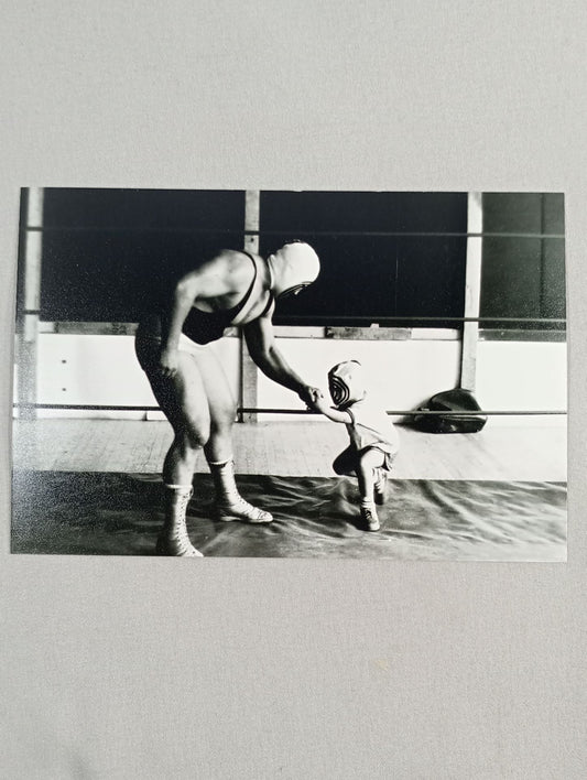 エル・シコデリコ レスリング指導 白黒写真