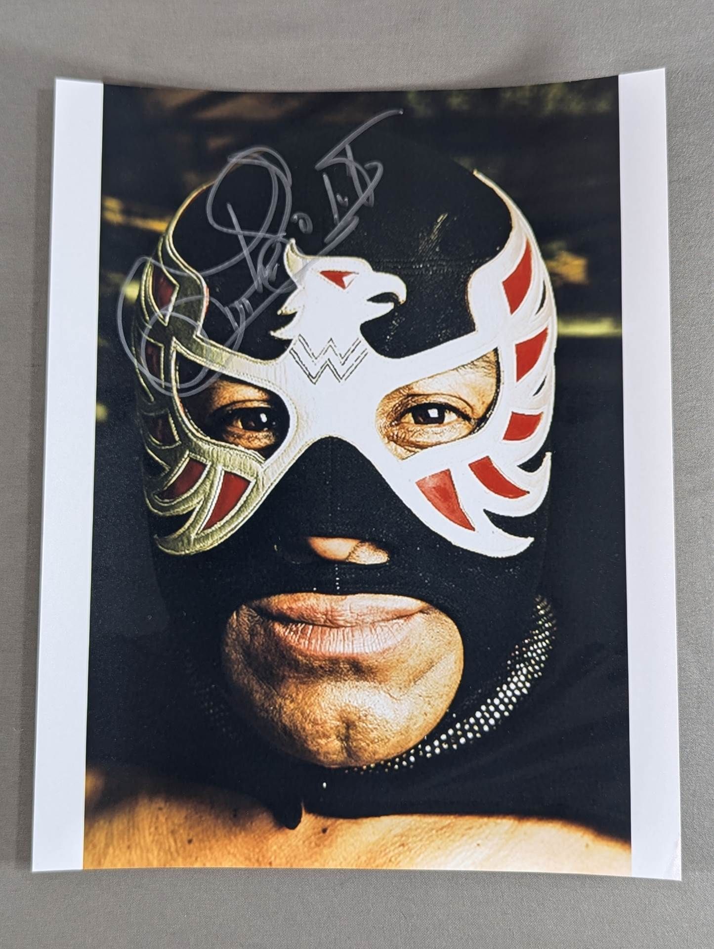 Aguila Solitaria  hand signed autograph  LargeFormat photo  (A-1)