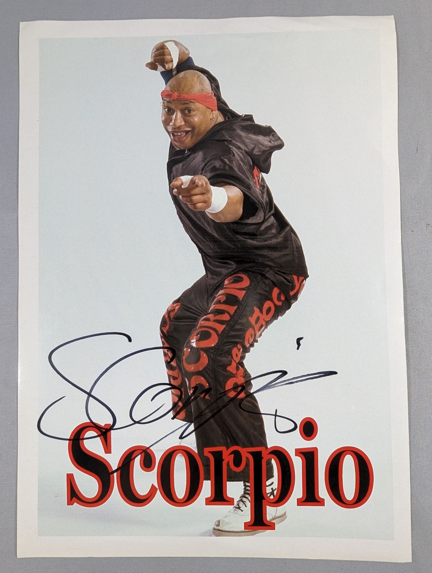 スコーピオ 直筆サイン入り ポートレート(A-1)