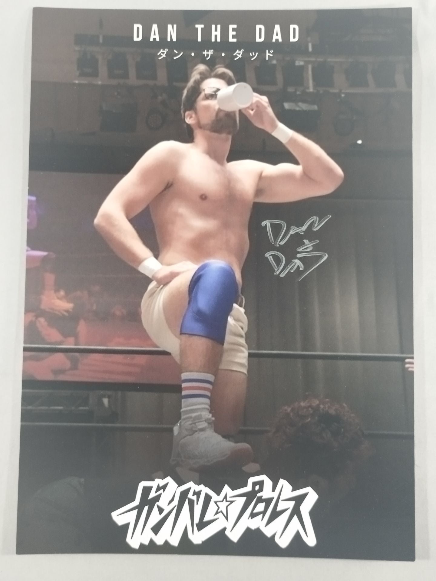ダン・ザ・ダッド 直筆サイン入りポートレート(A-1)