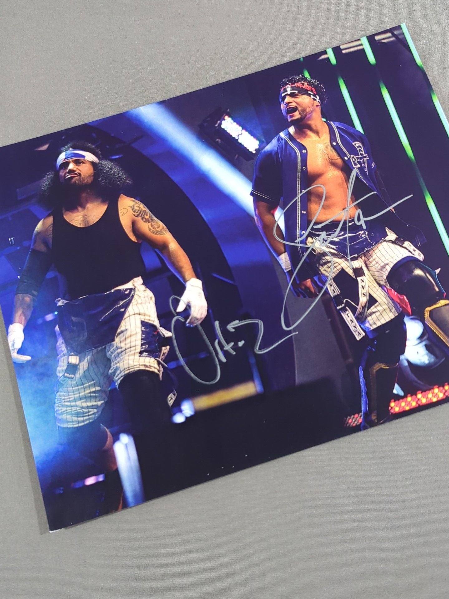 ★AEW★ サンタナ＆オルティス 直筆Wサイン入りポートレート(A-1)