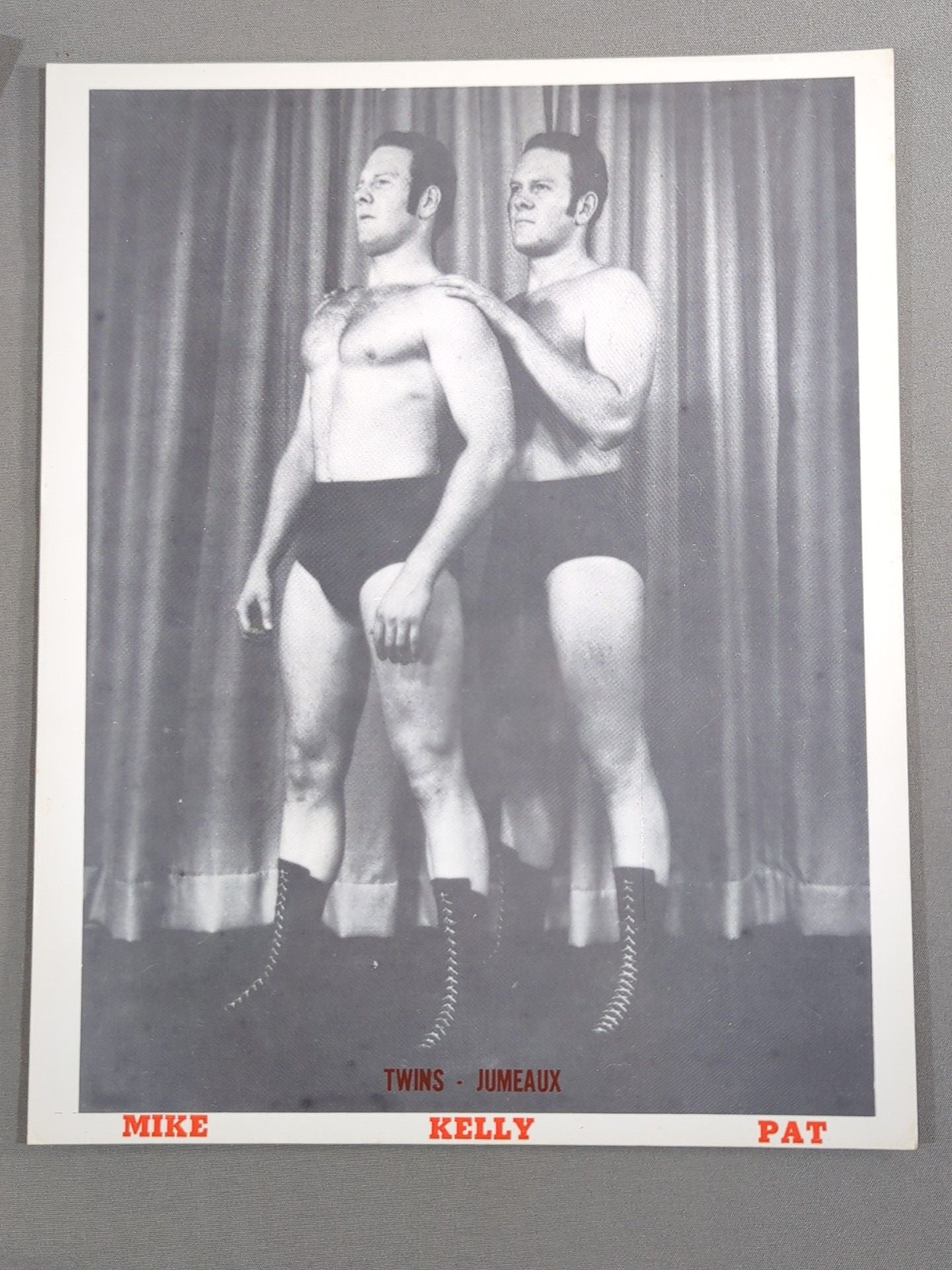 ケリー・ツインズ 白黒ポートレート 2枚セット