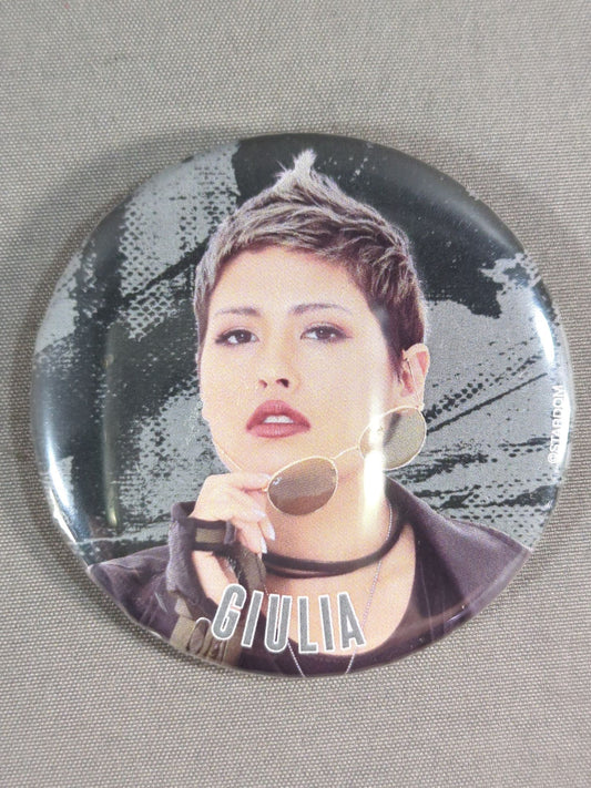 【hand signed autograph】 Giulia  Trading Photo PinBack button