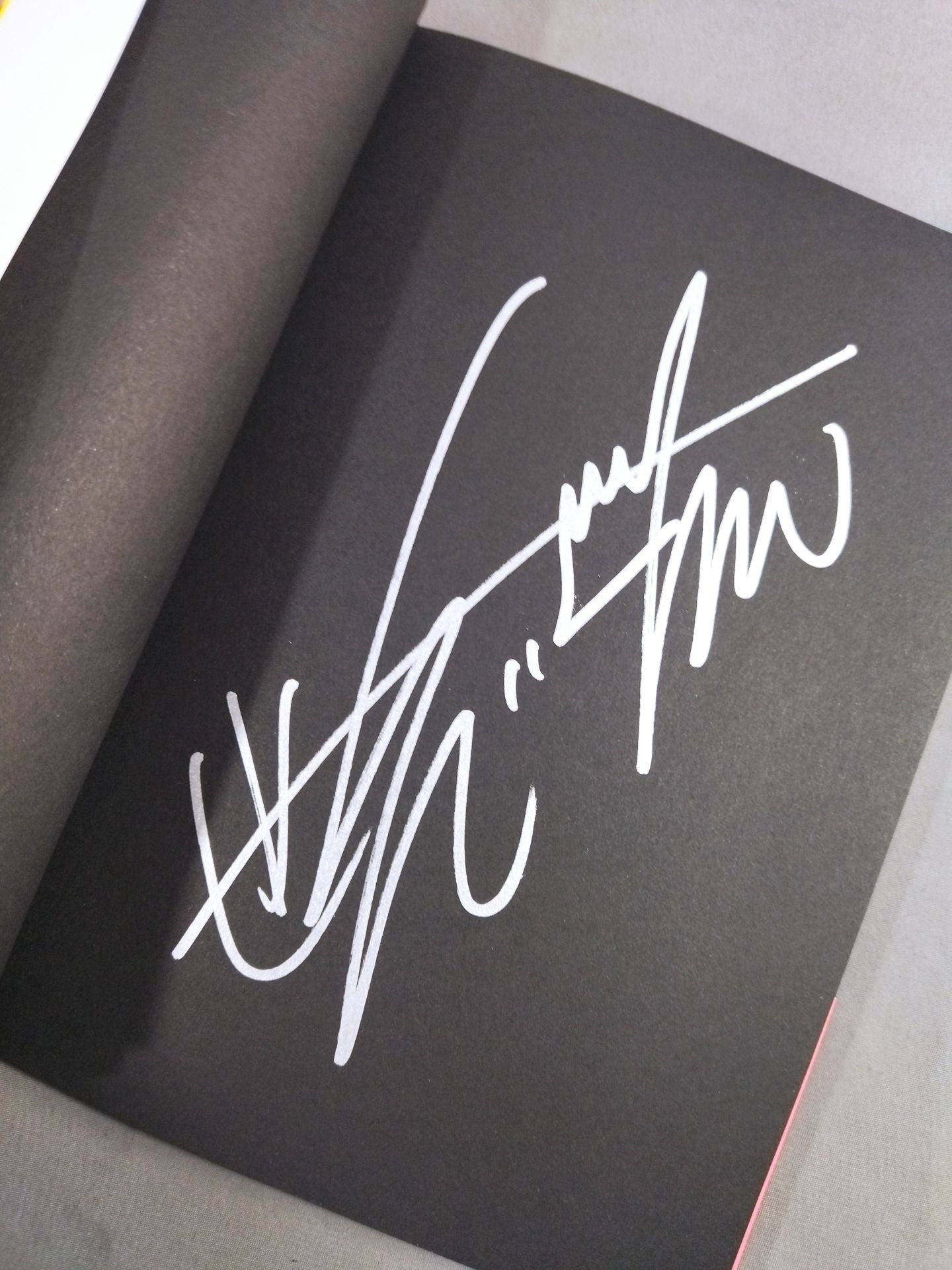 [Yoshiko  hand signed autograph ] Make Yoshiko's finest sweets!