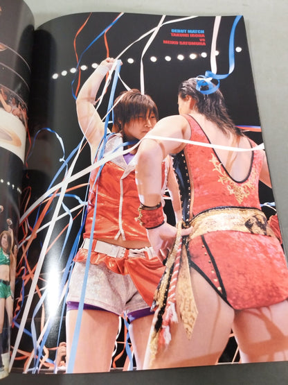 [Yuzuki Aikawa  hand signed autograph 】WORLD WONDER RING STARDOM OFFICIAL BOOK