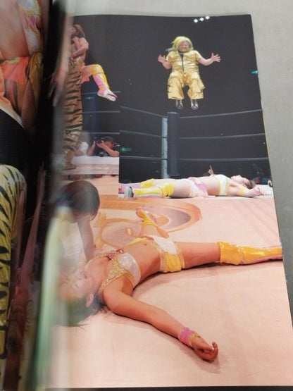 [Yuzuki Aikawa  hand signed autograph 】WORLD WONDER RING STARDOM OFFICIAL BOOK