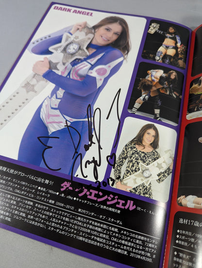 [2 fighters hand signed autograph 】STARDOM OFFICIAL GUIDE BOOK Vol.33