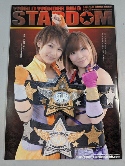 [2 fighters hand signed autograph 】STARDOM OFFICIAL GUIDE BOOK Vol.33