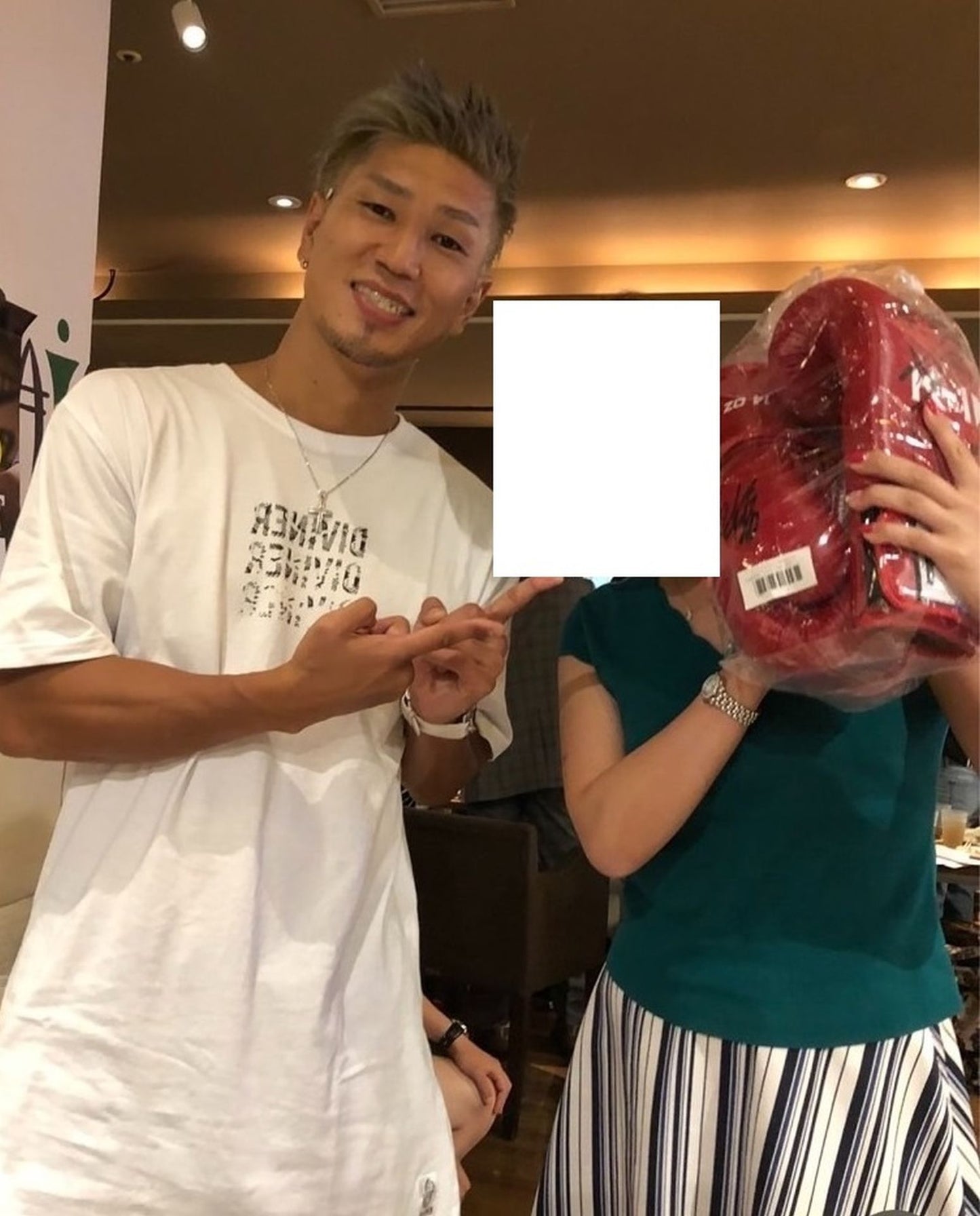 ★10 fighters hand signed autograph ★ K-1 Training Gloves