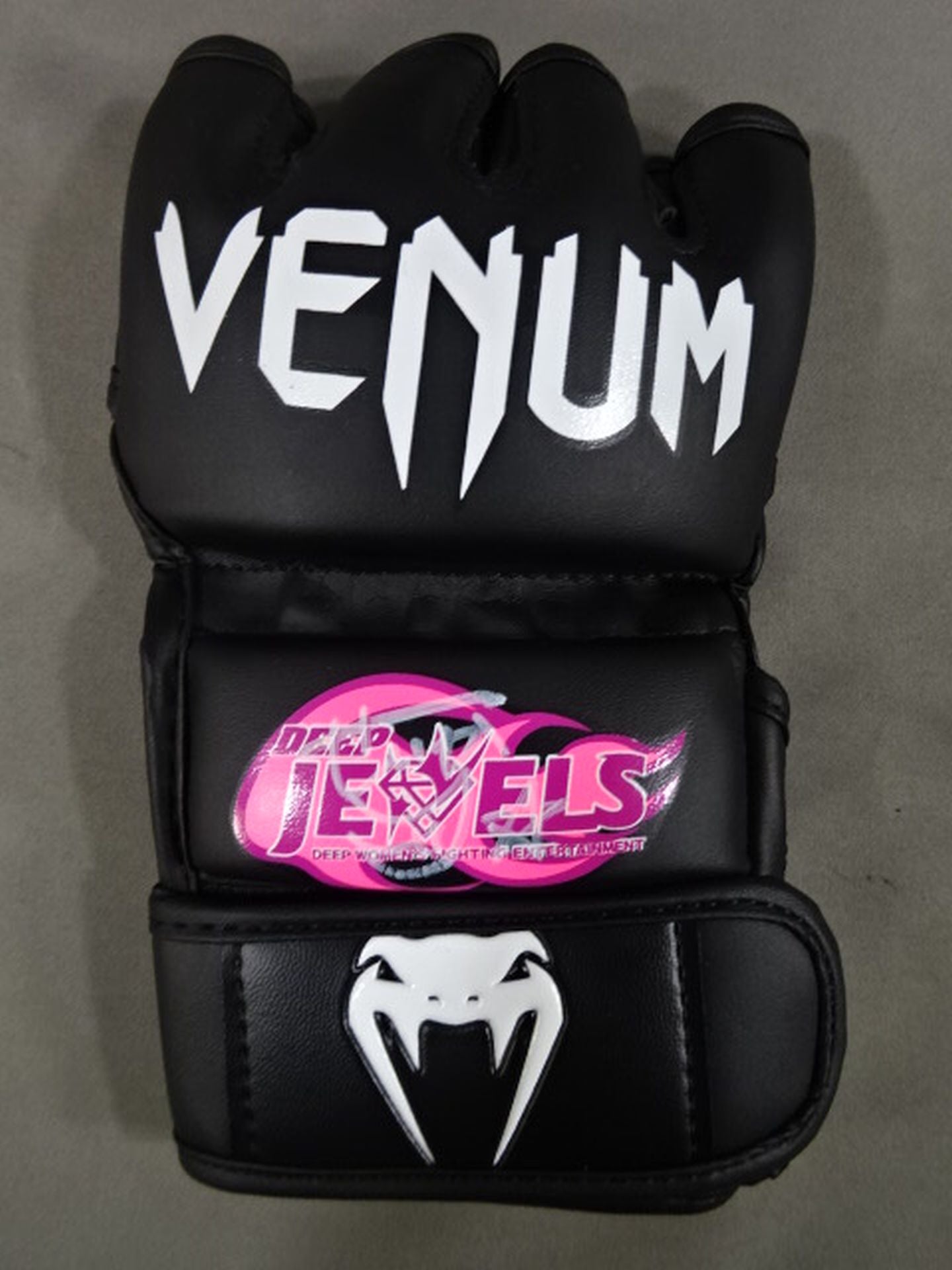 【Hoshika Izawa hand signed autograph】DEEP JEWELS VENUM Open Finger Gloves