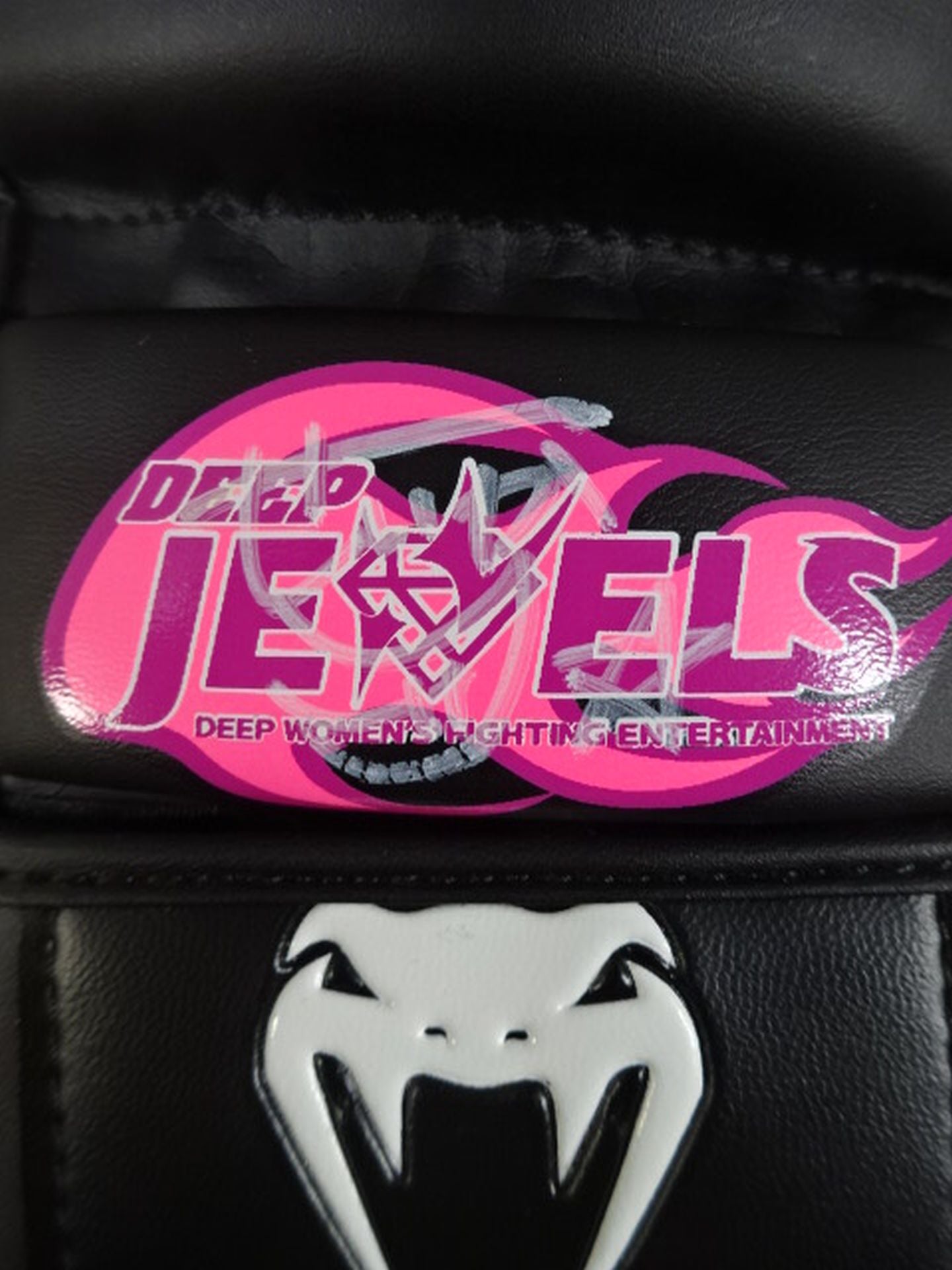伊澤星花 直筆サイン入り】DEEP JEWELS VENUM オープンフィンガー