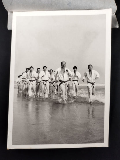 Mas Oyama (Masutatsu Oyama)  Kyokushin KARATE  Summer Camp Black and WhitePhoto  Sets(1)