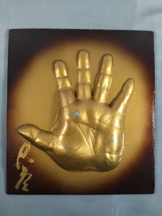 "The first monopoly of the three awards in history" Otsuki Enamel Handprint