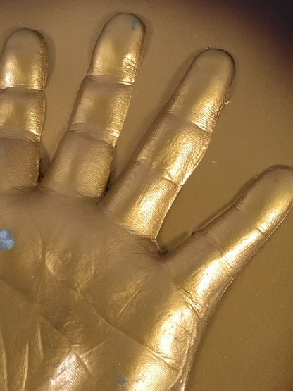 "The first monopoly of the three awards in history" Otsuki Enamel Handprint