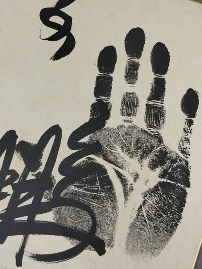 Hakuho  (black with handprint)