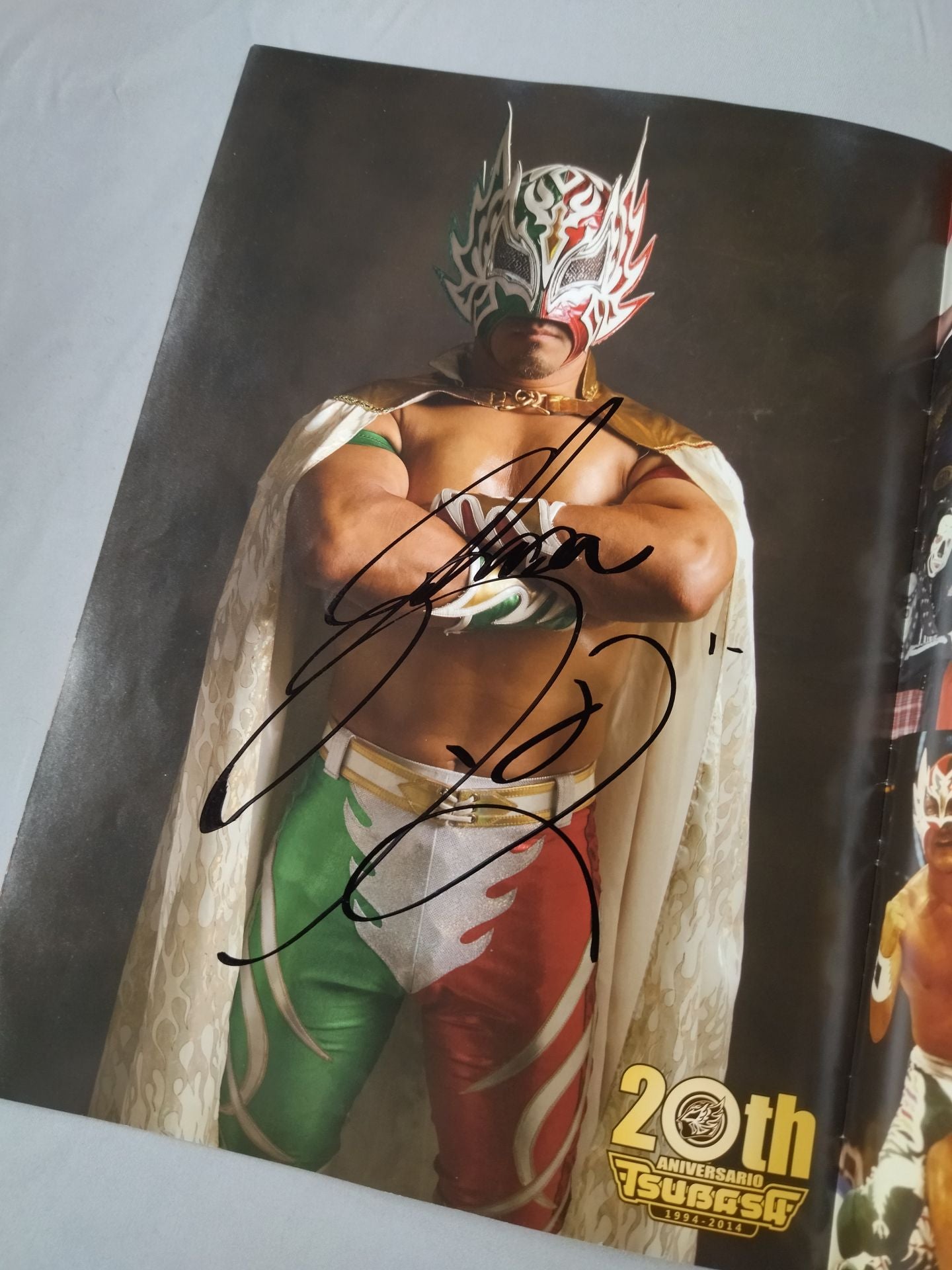 [4 fighters hand signed autograph Tsubasa's 20th Anniversary Where there is a will, the road leads