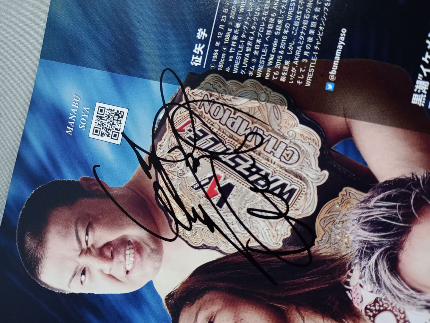 [7 fighters hand signed autograph WRESTLE-1  OFFICIAL GUIDE BOOK 2018 NO.3