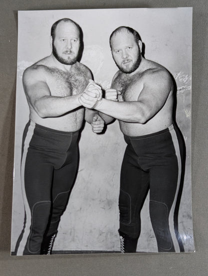 Kelly Twins (Pat Kelly & Mike Kelly) Black and White Photo (1)