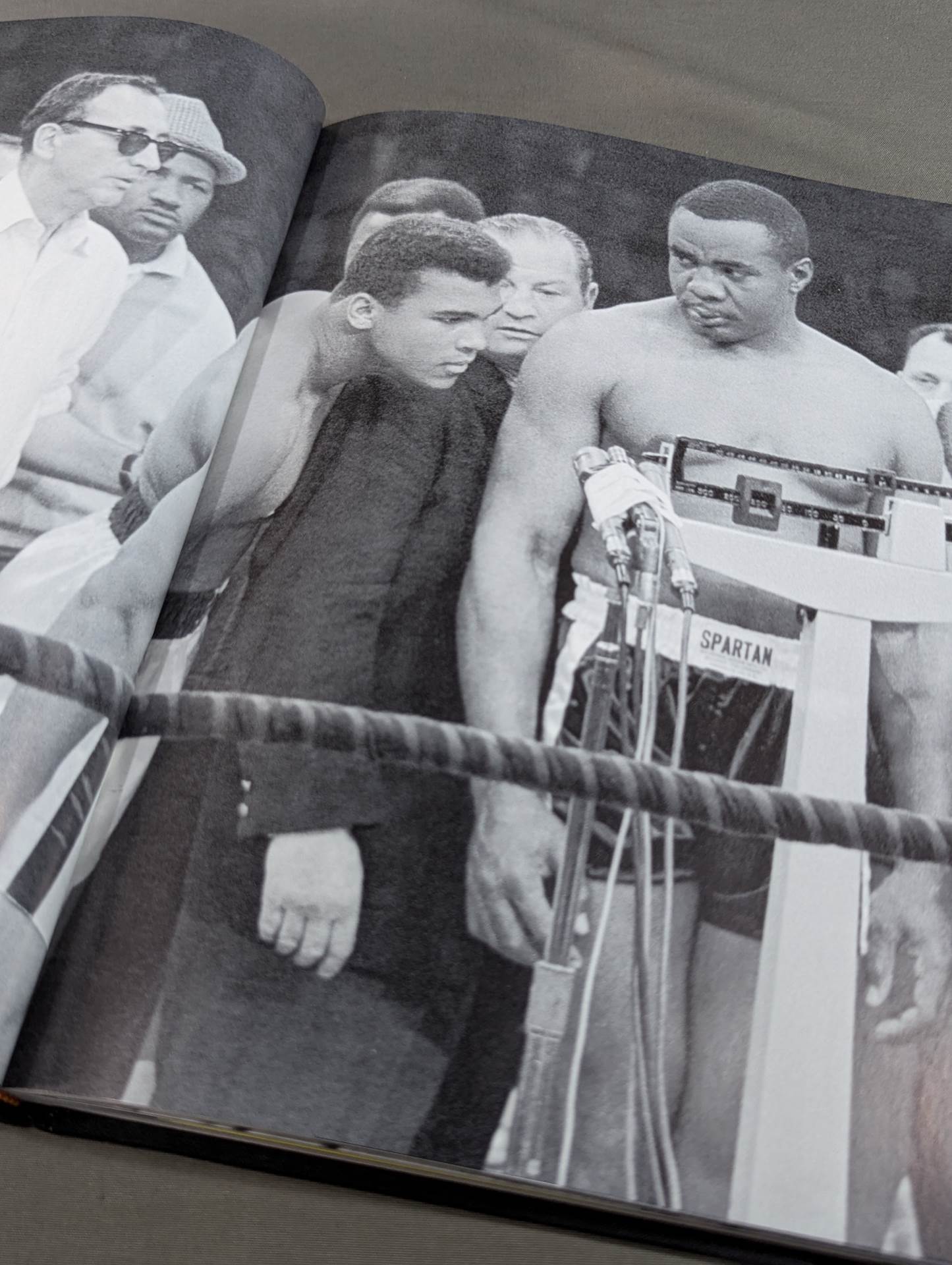 MUHAMMAD ALI ： RINGSIDE
