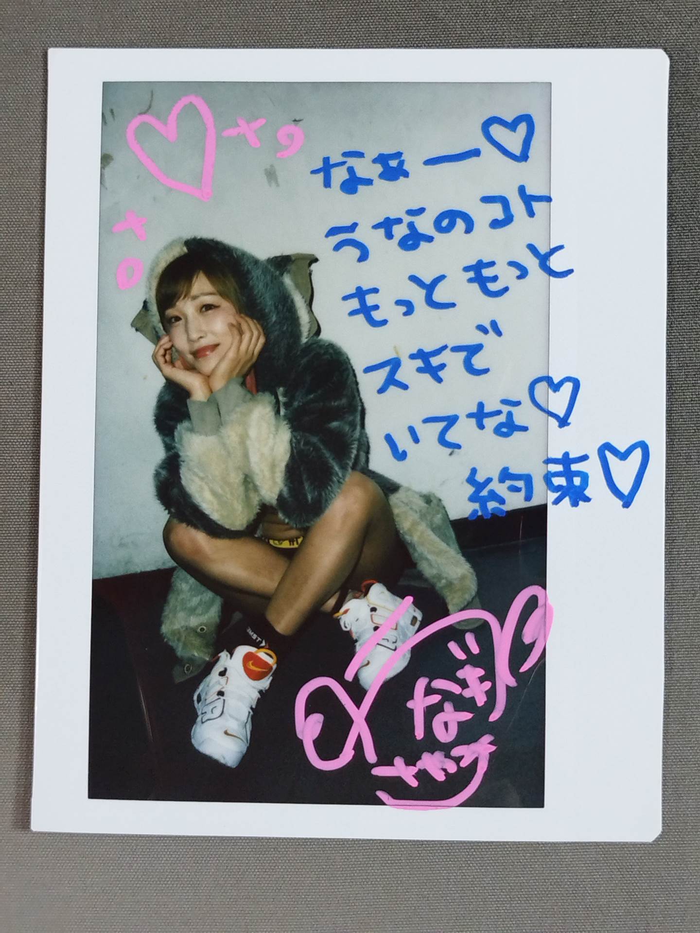 ウナギ・サヤカ 直筆サイン入りチェキ(L-7)