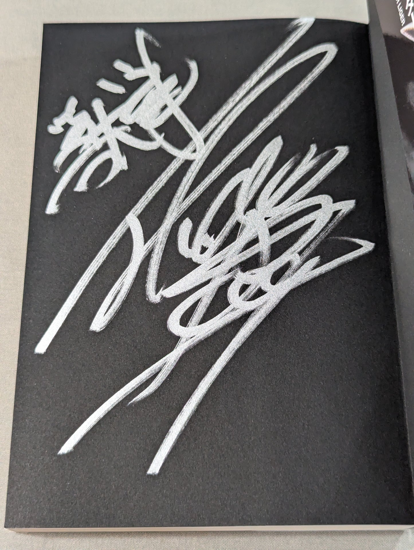 【Hand signed autograph & purchase bonus included】Jushin Thunder Liger Autobiography Final Edition
