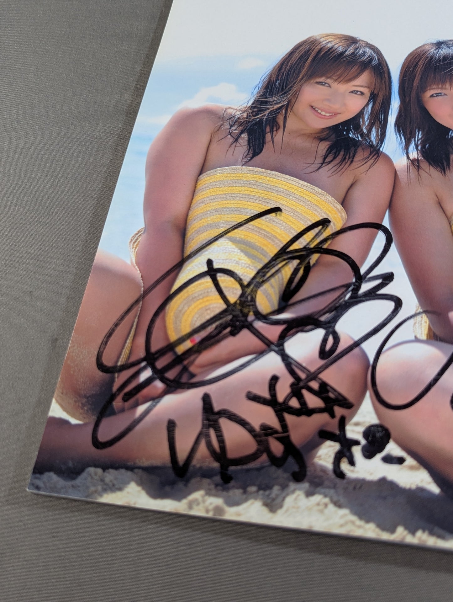 [2 fighters hand signed autograph ] BY Cannon Photo Collection GODDESSES