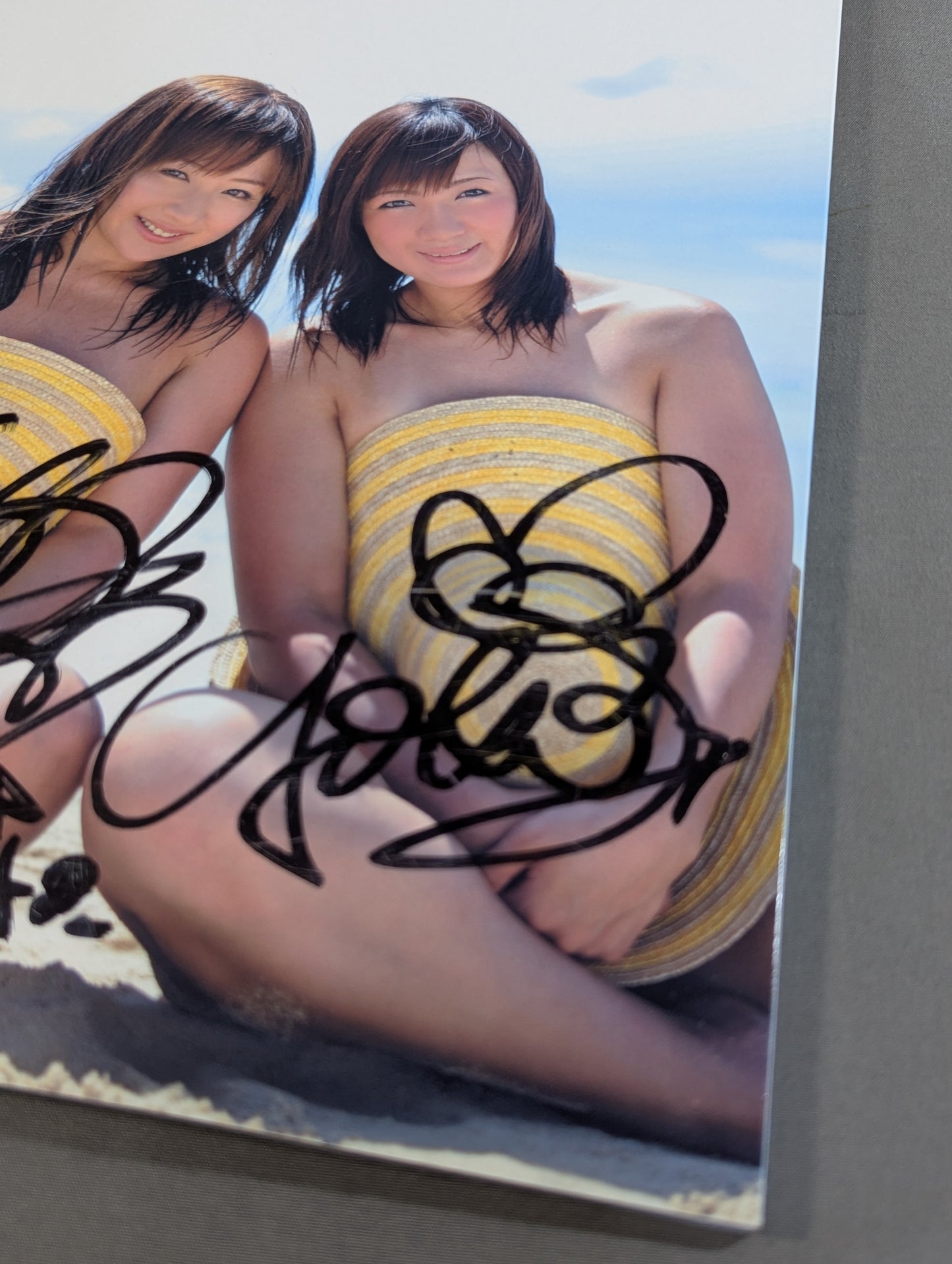 [2 fighters hand signed autograph ] BY Cannon Photo Collection GODDESSES
