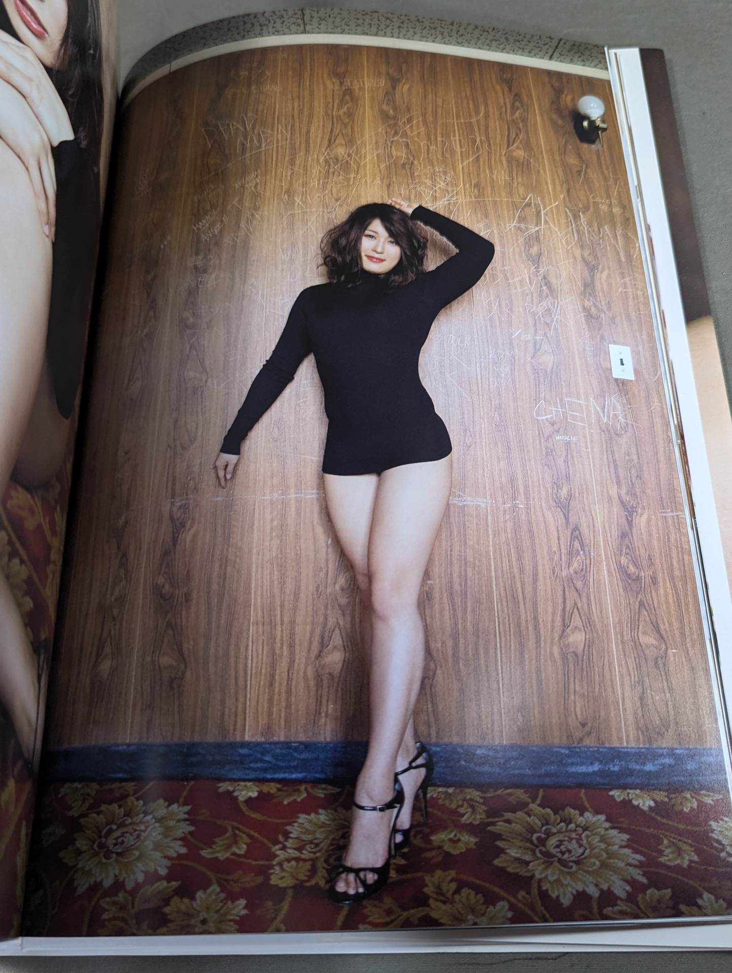 [Hand signed autograph  & kiss mark] Io Shirai (Iyo Sky) First photo collection "Real face"