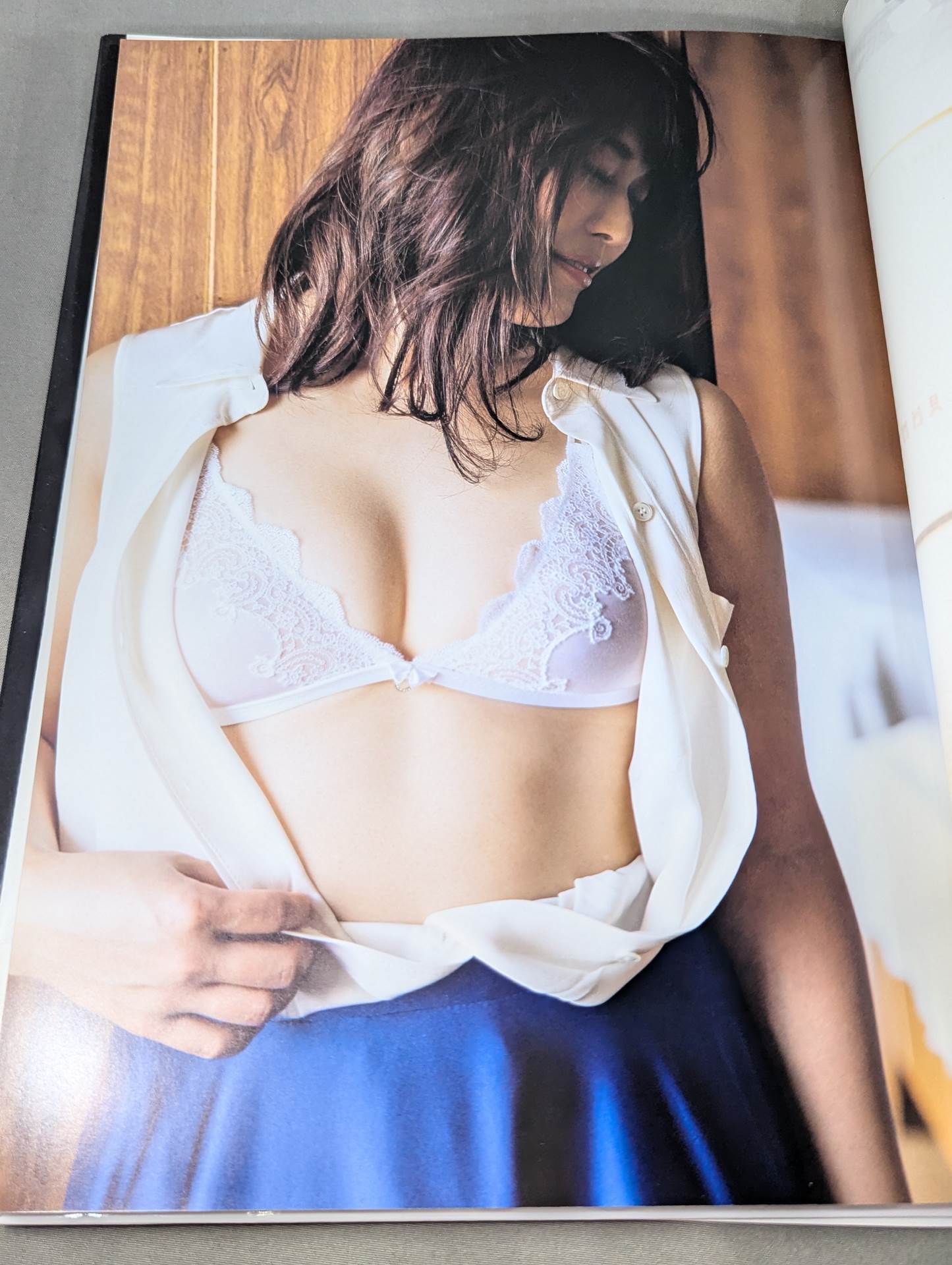 [Hand signed autograph  & kiss mark] Io Shirai (Iyo Sky) First photo collection "Real face"