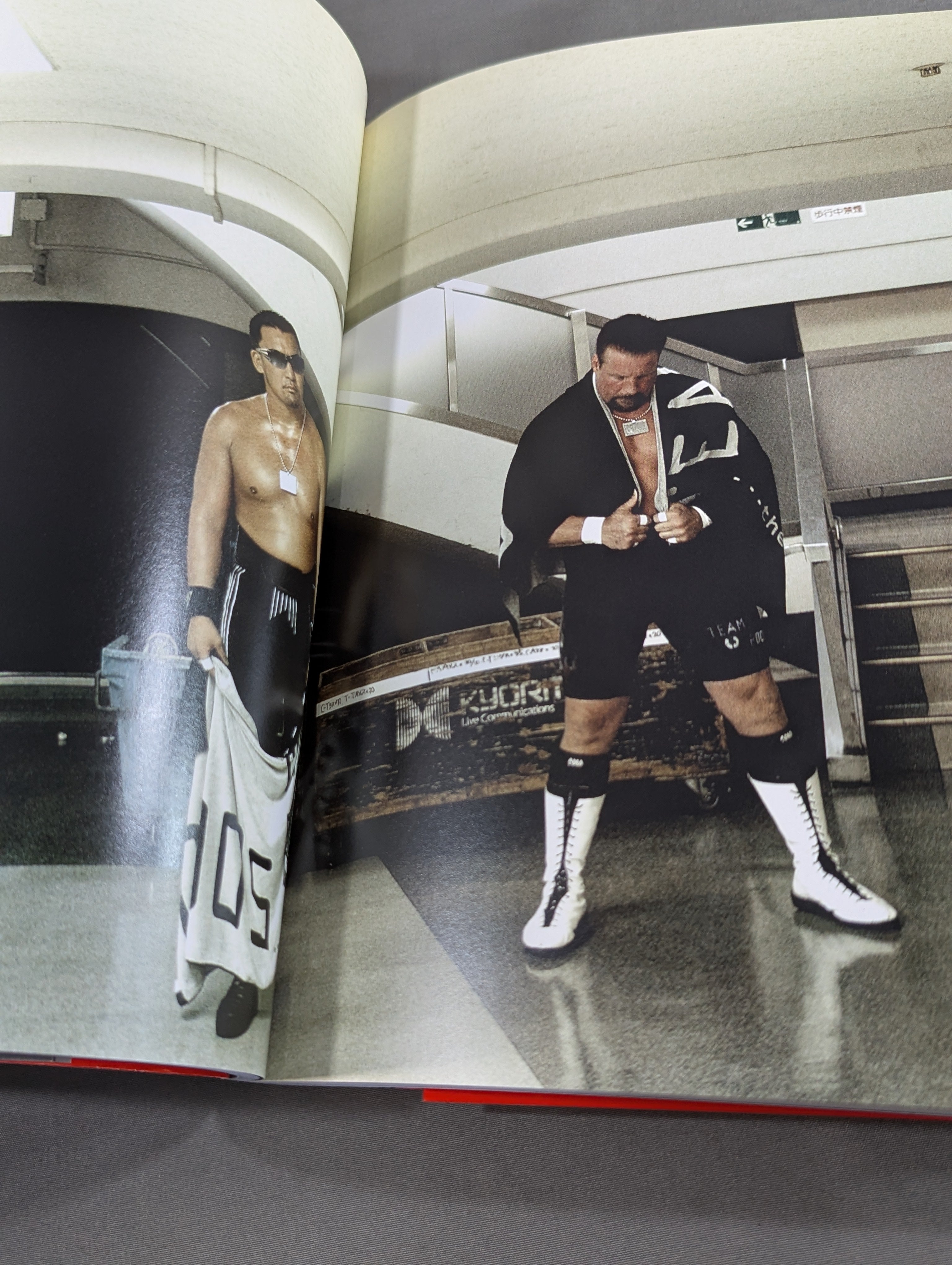 直筆サイン入り】蝶野正洋 写真集 CHONO BIBLE – 闘道館