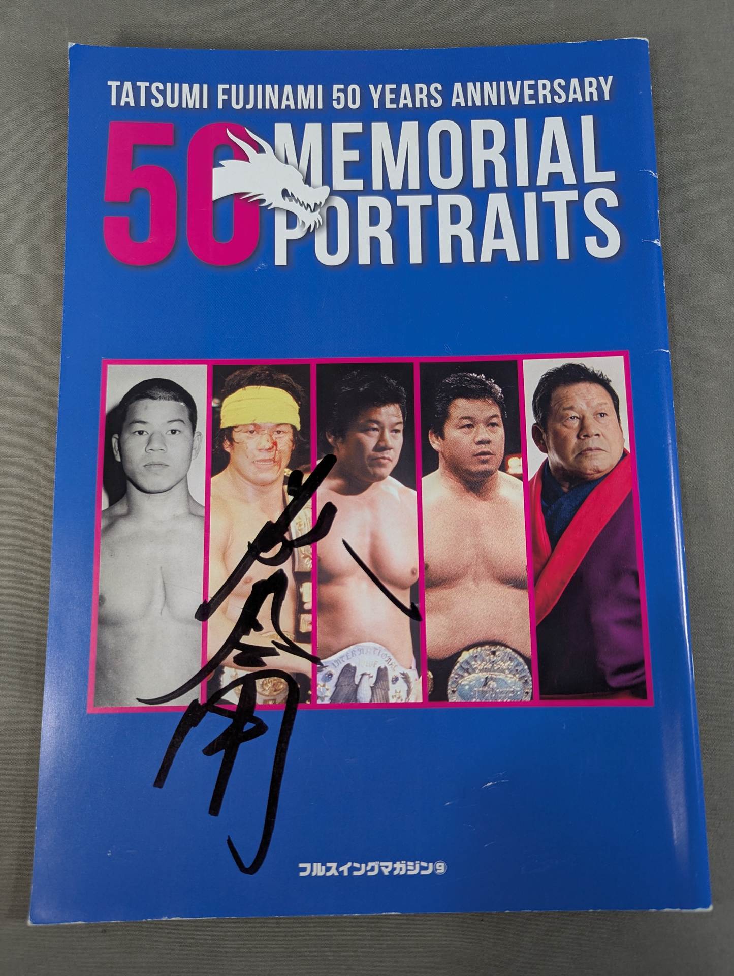 [Tatsumi Fujinami  hand signed autograph ] Full Swing Magazine No. 9 Tatsumi Fujinami 's debut 50th anniversary "Memorial" Pro-Photo Collection"