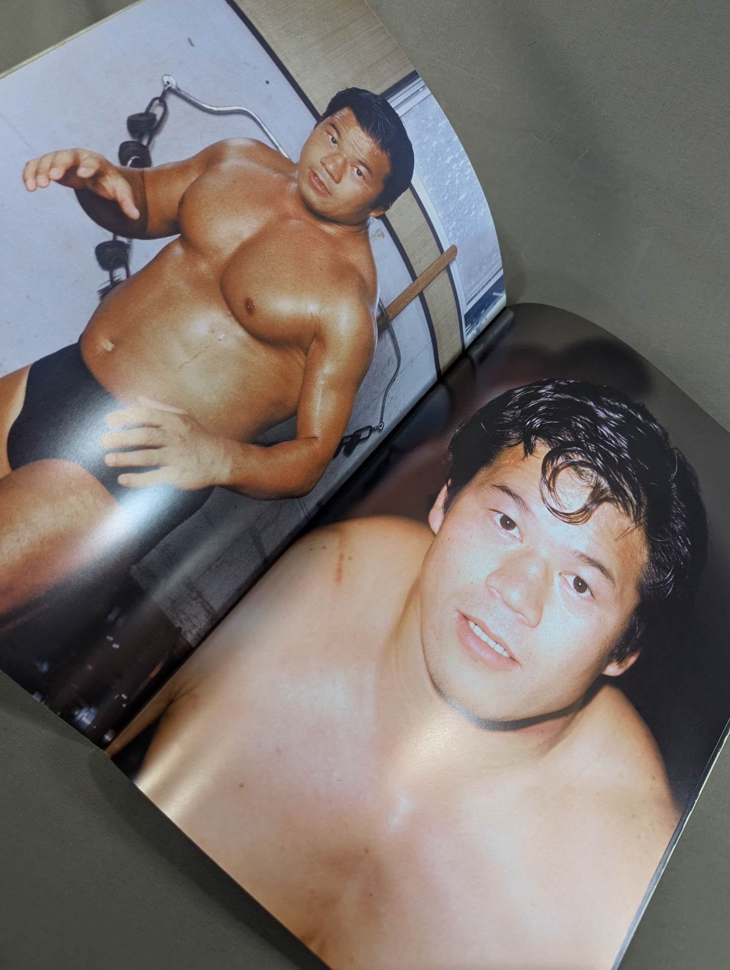 [Tatsumi Fujinami  hand signed autograph ] Full Swing Magazine No. 9 Tatsumi Fujinami 's debut 50th anniversary "Memorial" Pro-Photo Collection"