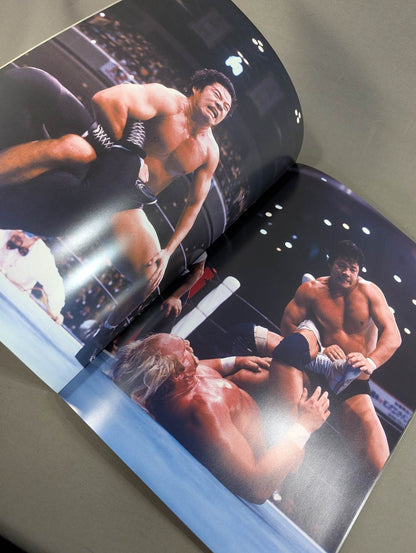 [Tatsumi Fujinami  hand signed autograph ] Full Swing Magazine No. 9 Tatsumi Fujinami 's debut 50th anniversary "Memorial" Pro-Photo Collection"