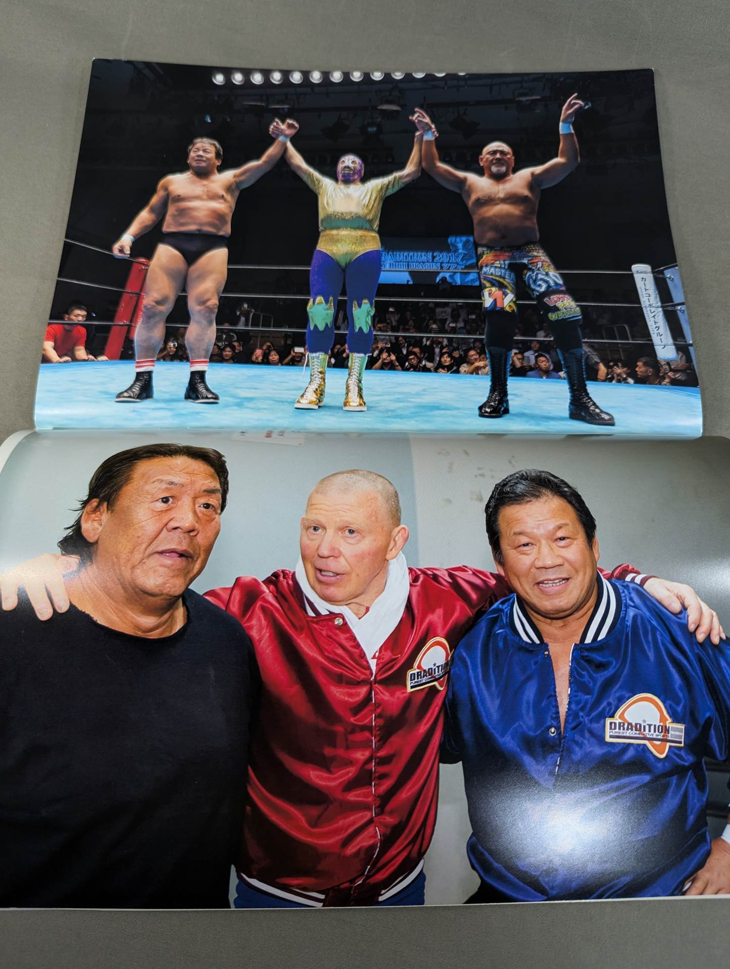 [Tatsumi Fujinami  hand signed autograph ] Full Swing Magazine No. 9 Tatsumi Fujinami 's debut 50th anniversary "Memorial" Pro-Photo Collection"