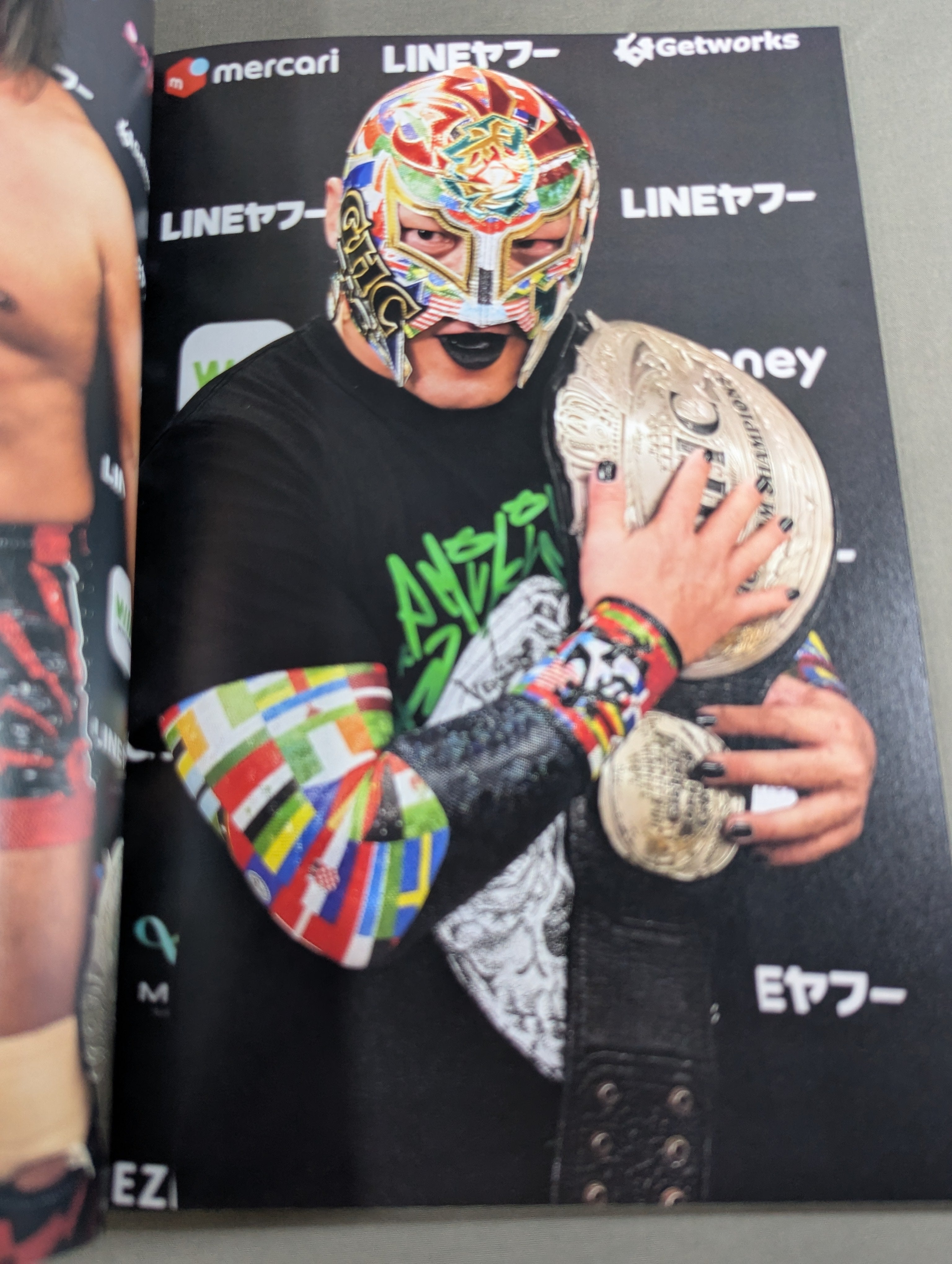 内藤哲也&BUSHI 直筆サイン入り】FOTOLIBRE de Mascara Numero.83 – 闘道館