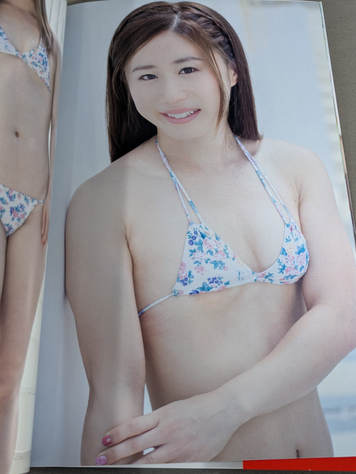 【直筆サイン入り】藤本つかさ 写真集 RED CORNER