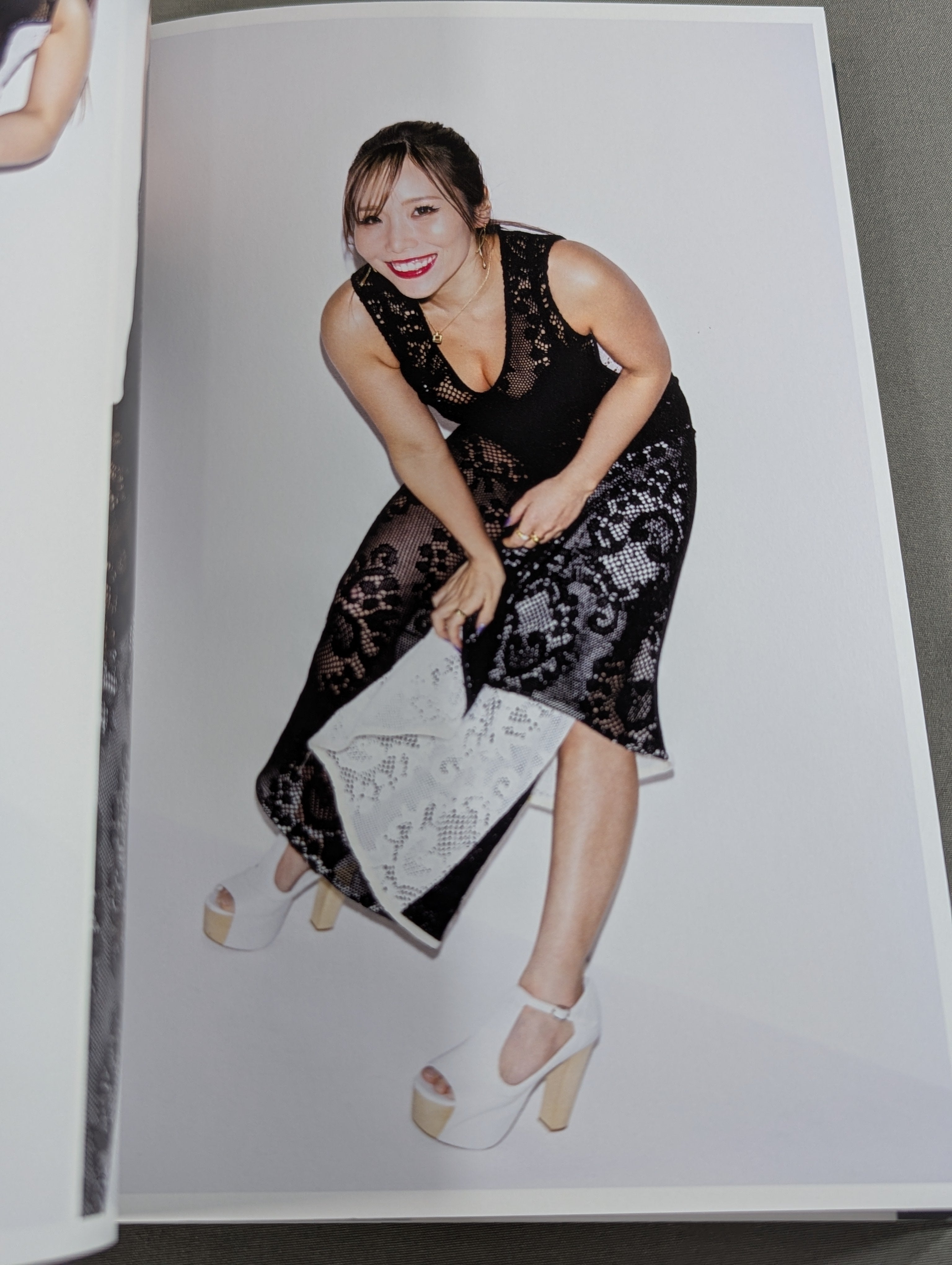 直筆サイン入り】KAIRI 1st STYLE BOOK Voyage – 闘道館