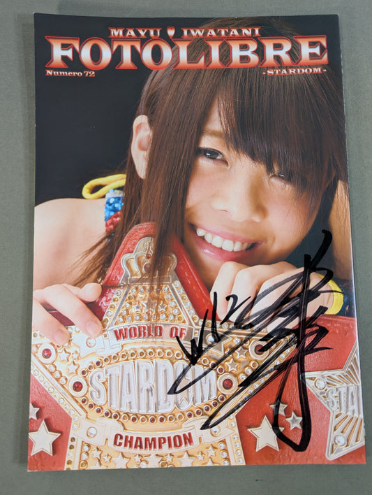 [Mayu Iwatani  hand signed autograph 】FOTOLIBRE de Mascara Numero.72