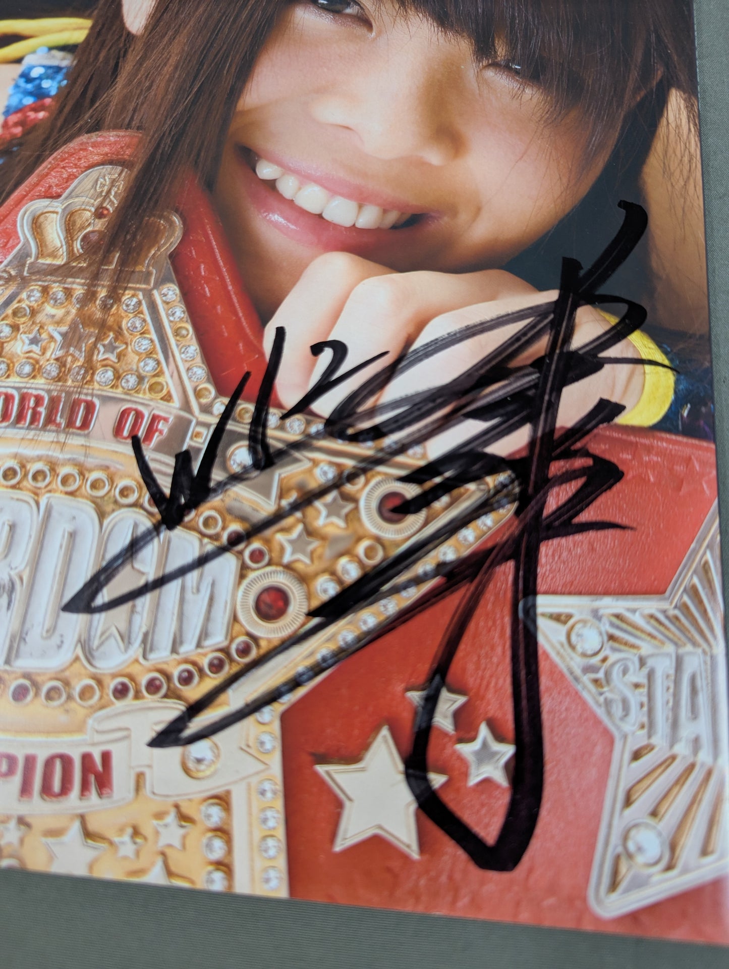 [Mayu Iwatani  hand signed autograph 】FOTOLIBRE de Mascara Numero.72