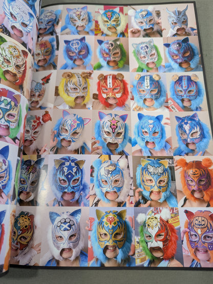 [Mayu Iwatani  hand signed autograph 】FOTOLIBRE de Mascara Numero.72